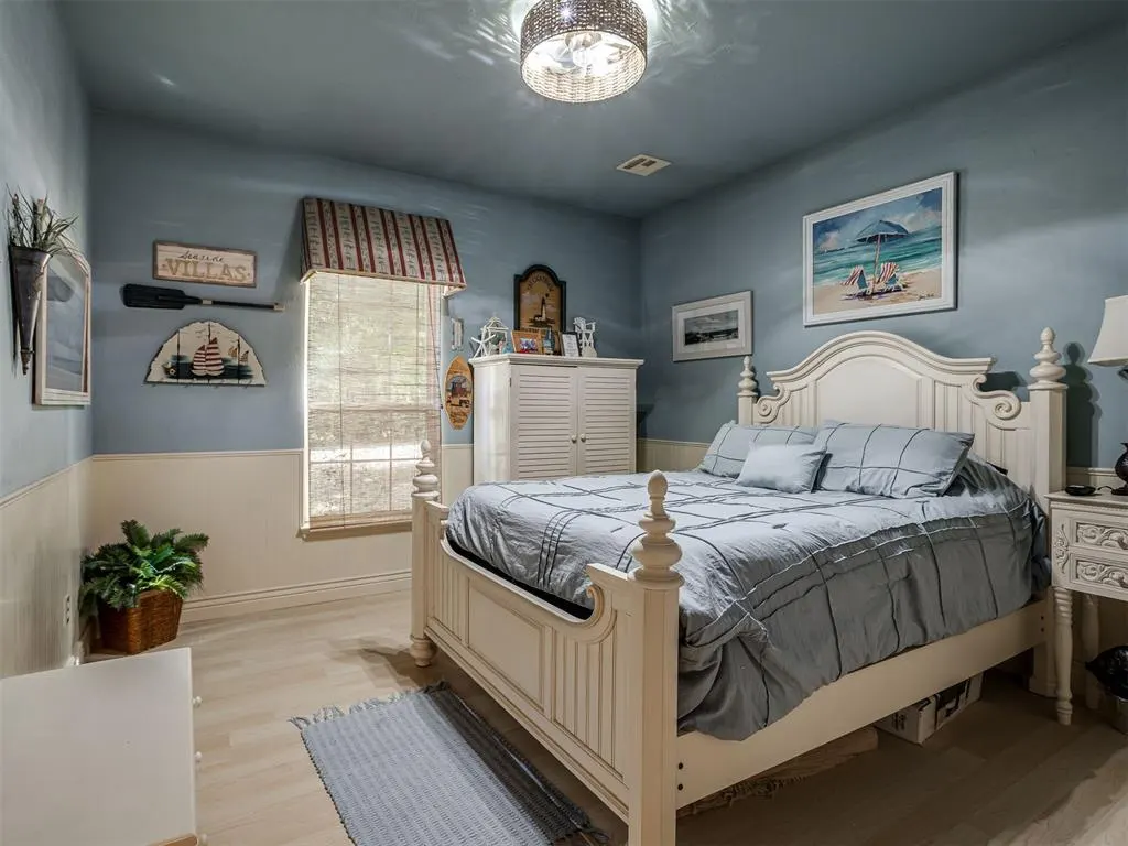 Photo 33 — 215 E Haven Lane, Mustang, OK 73064