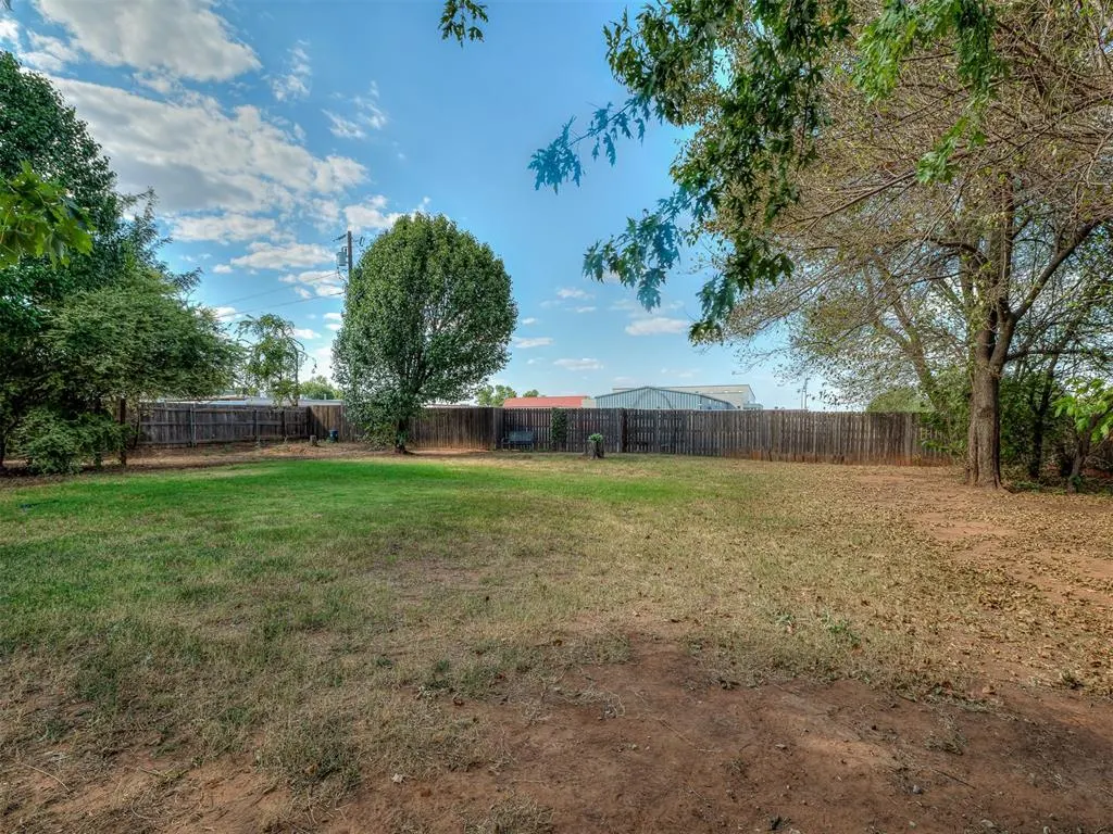 Photo 37 — 215 E Haven Lane, Mustang, OK 73064