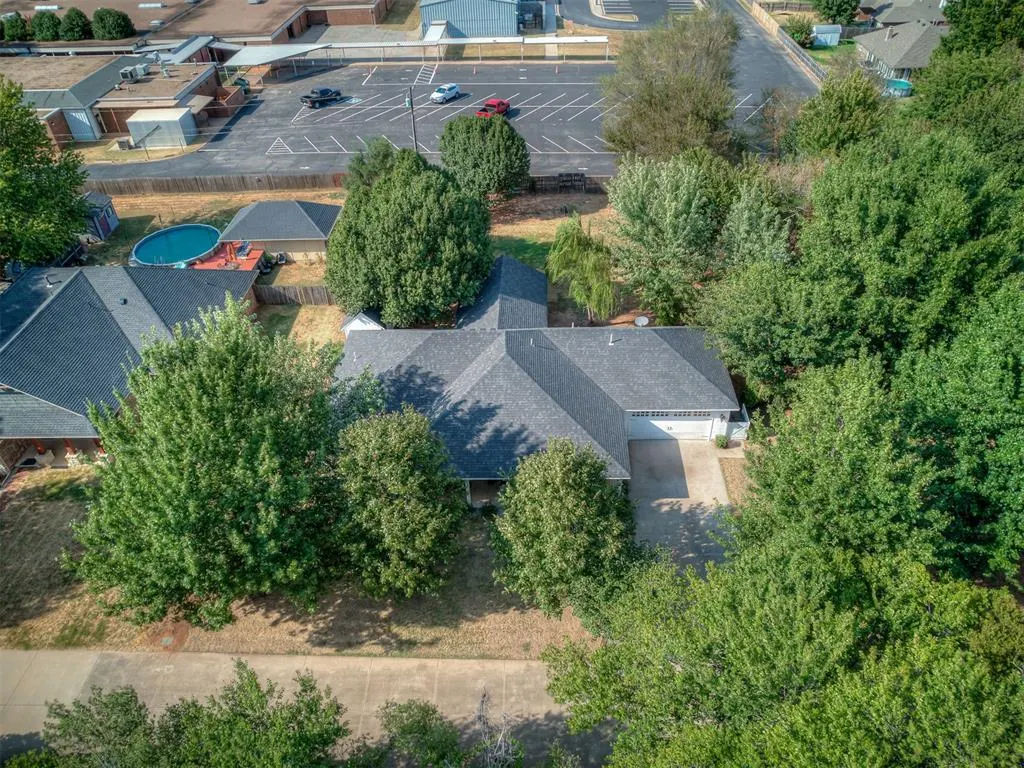 Photo 42 — 215 E Haven Lane, Mustang, OK 73064