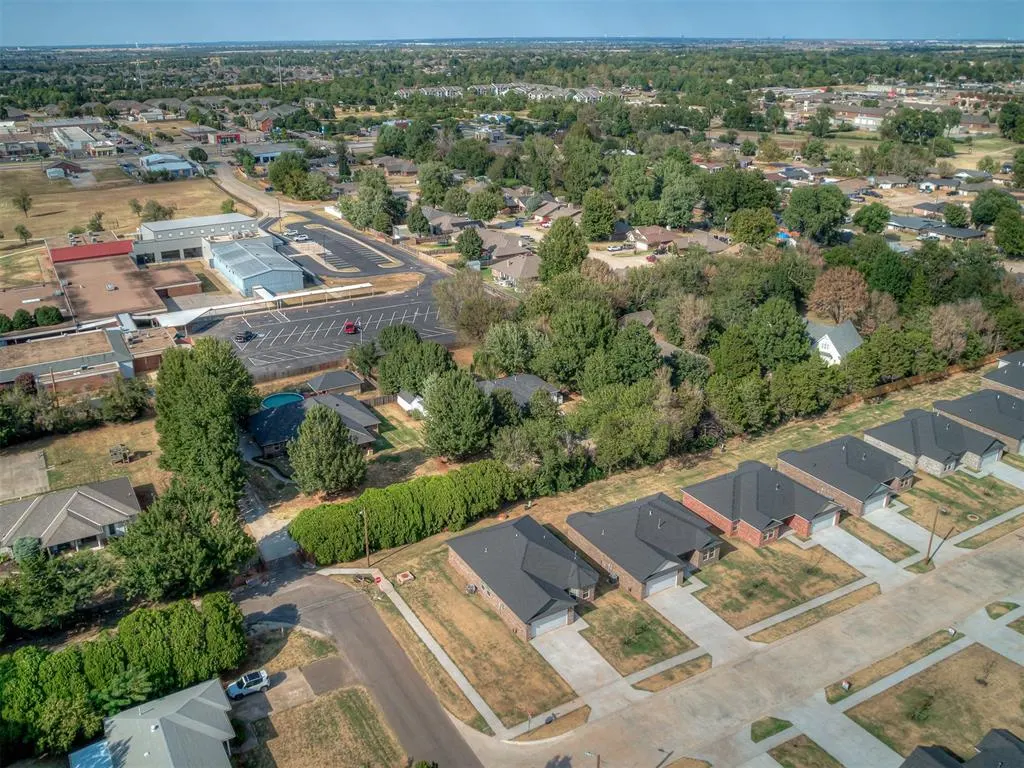 Photo 46 — 215 E Haven Lane, Mustang, OK 73064