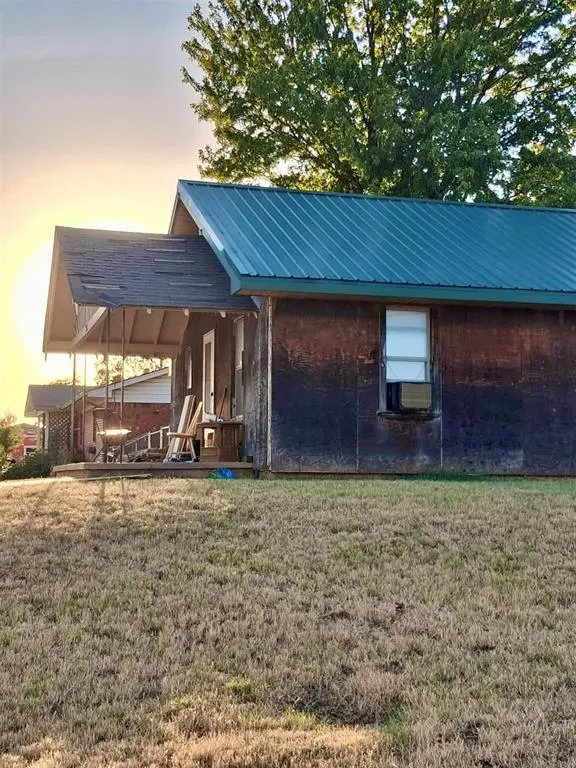 Photo 2 — 333 E 4th Street, Hydro, OK 73048