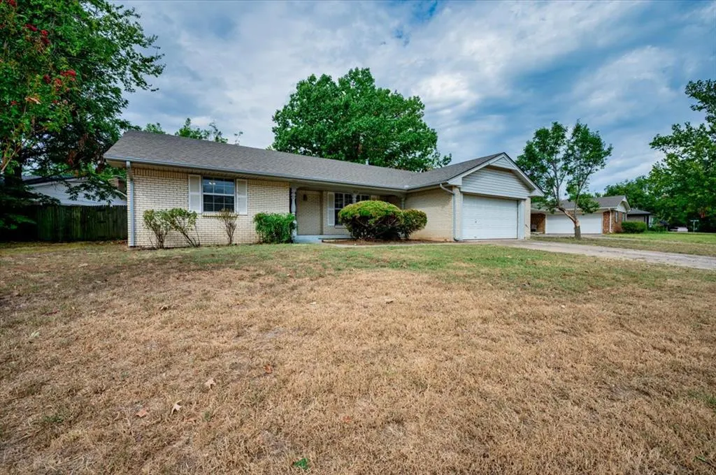 Photo 3 — 332 Forest Drive, Norman, OK 73069