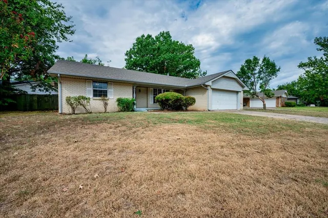Photo 3 — 332 Forest Drive, Norman, OK 73069