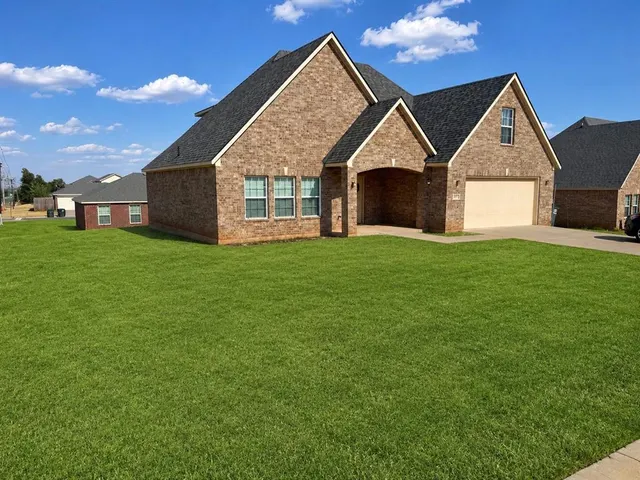 Photo 2 — 1801 Del Rio, Clinton, OK 73601