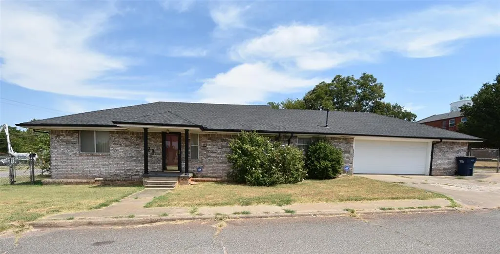Photo 2 — 820 N University Street, Seminole, OK 74868