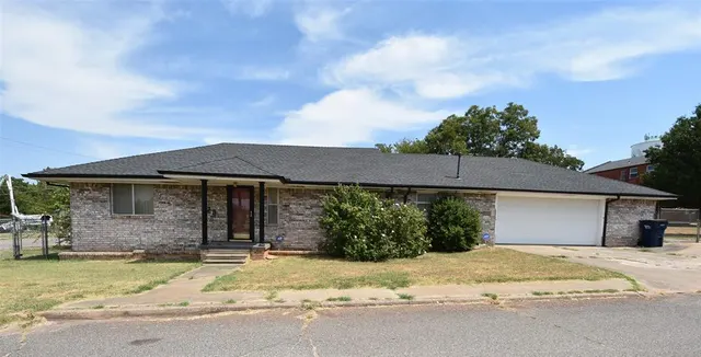 Photo 2 — 820 N University Street, Seminole, OK 74868