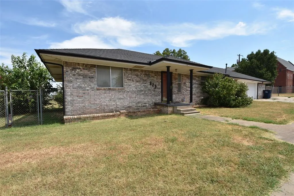 Photo 4 — 820 N University Street, Seminole, OK 74868