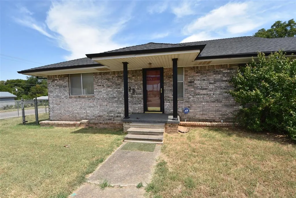 Photo 5 — 820 N University Street, Seminole, OK 74868