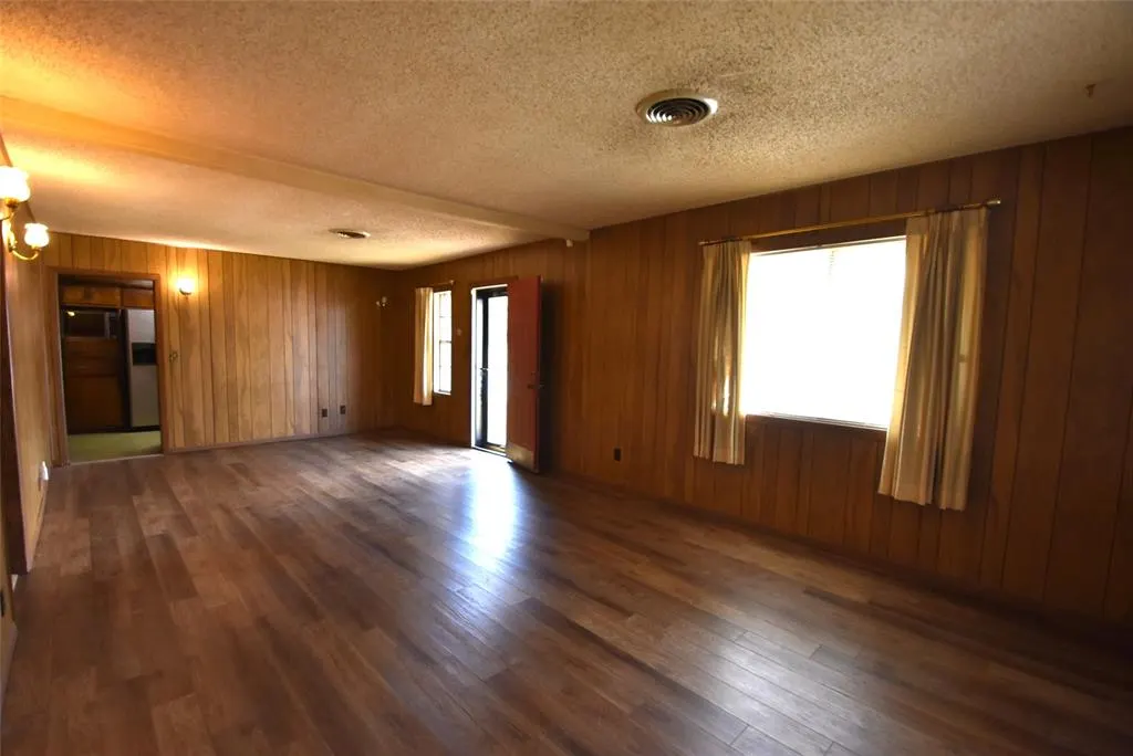 Photo 9 — 820 N University Street, Seminole, OK 74868