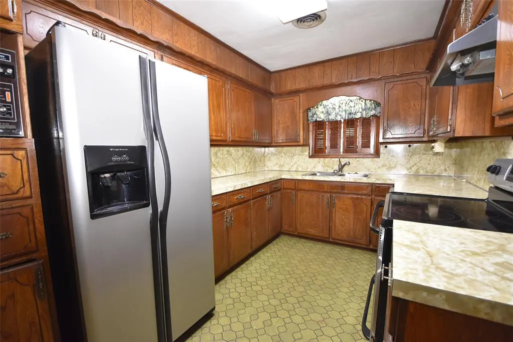 Photo 10 — 820 N University Street, Seminole, OK 74868
