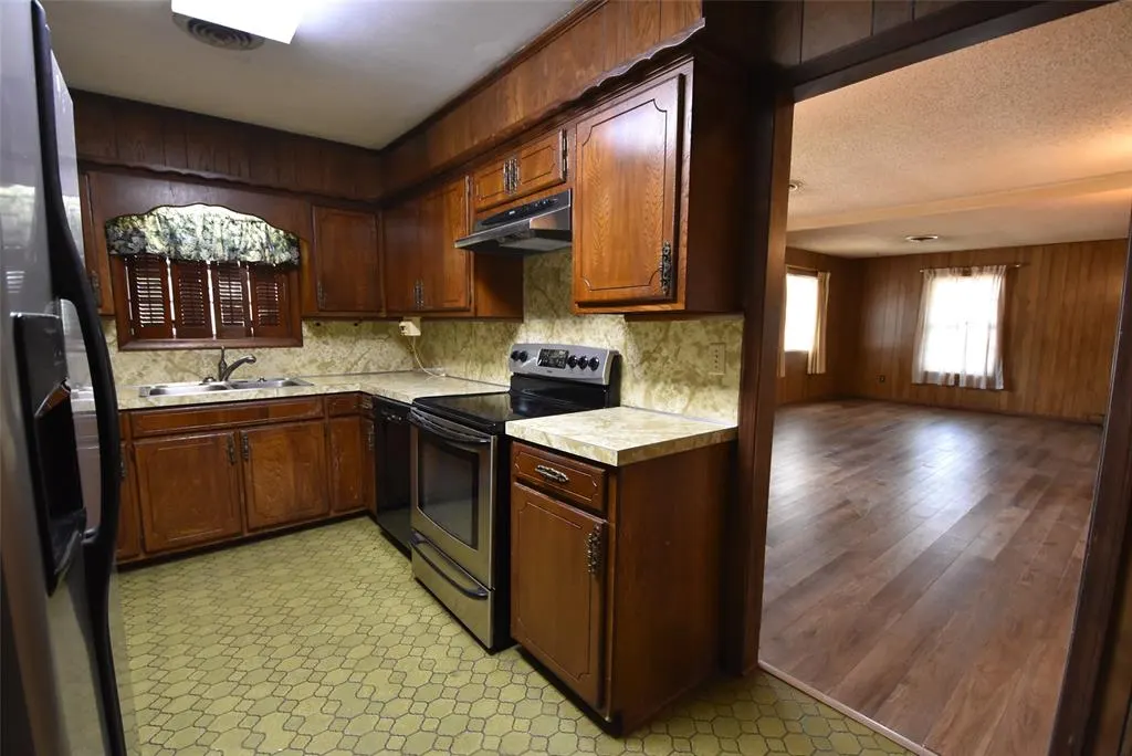Photo 11 — 820 N University Street, Seminole, OK 74868