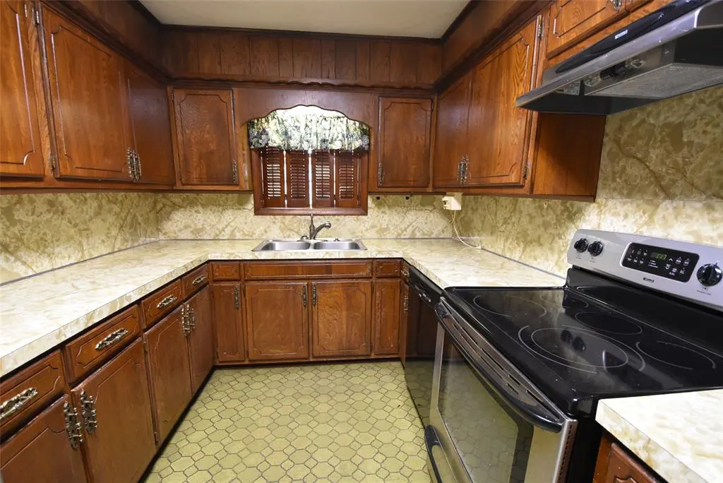 Photo 12 — 820 N University Street, Seminole, OK 74868