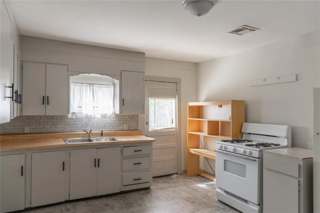 Photo 5 — 3004 Pioneer Avenue, Oklahoma City, OK 73107