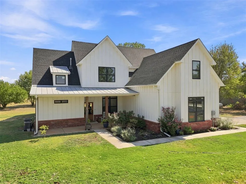 Front exterior — 124 Kevin Lane, Tuttle, OK 73089