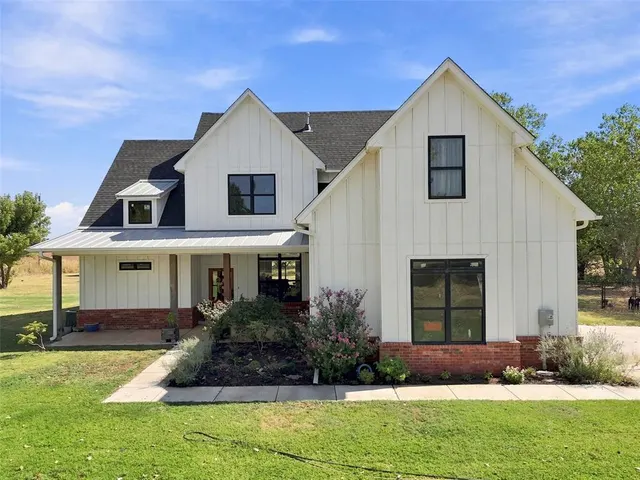Photo 2 — 124 Kevin Lane, Tuttle, OK 73089