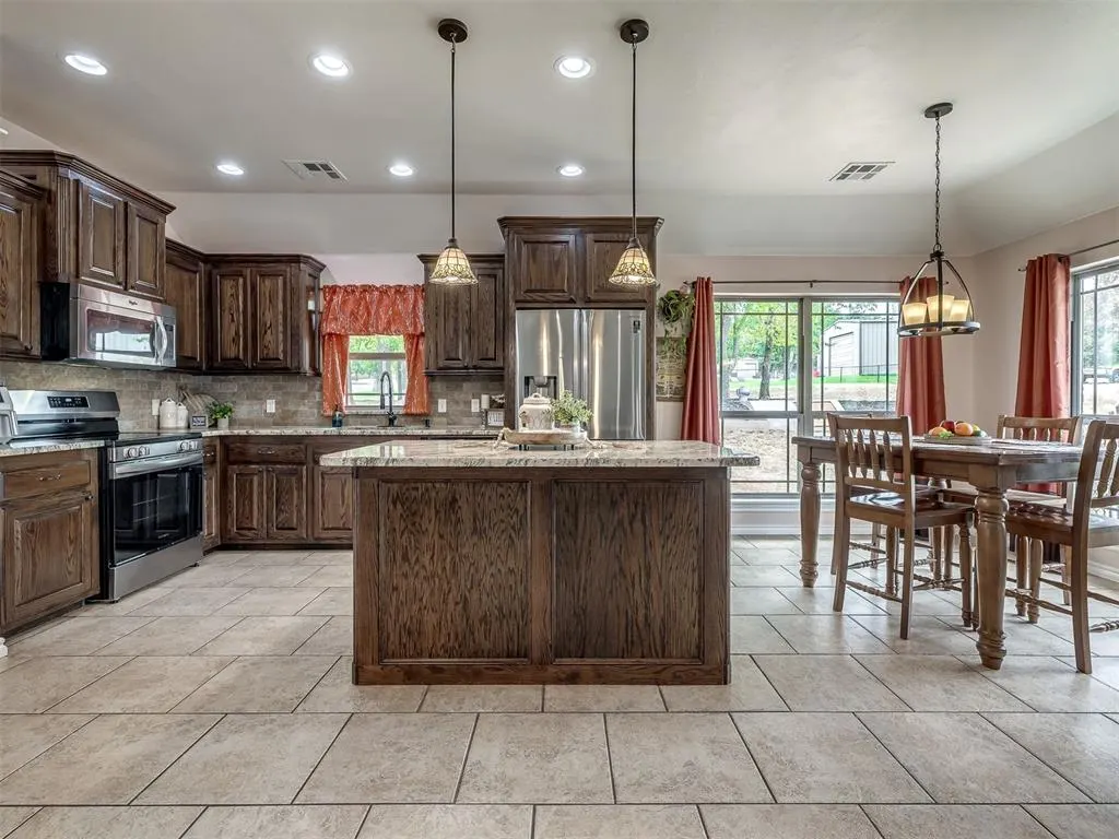Photo 9 — 2432 County Road 1326, Blanchard, OK 73010