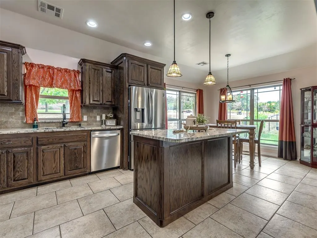 Photo 11 — 2432 County Road 1326, Blanchard, OK 73010