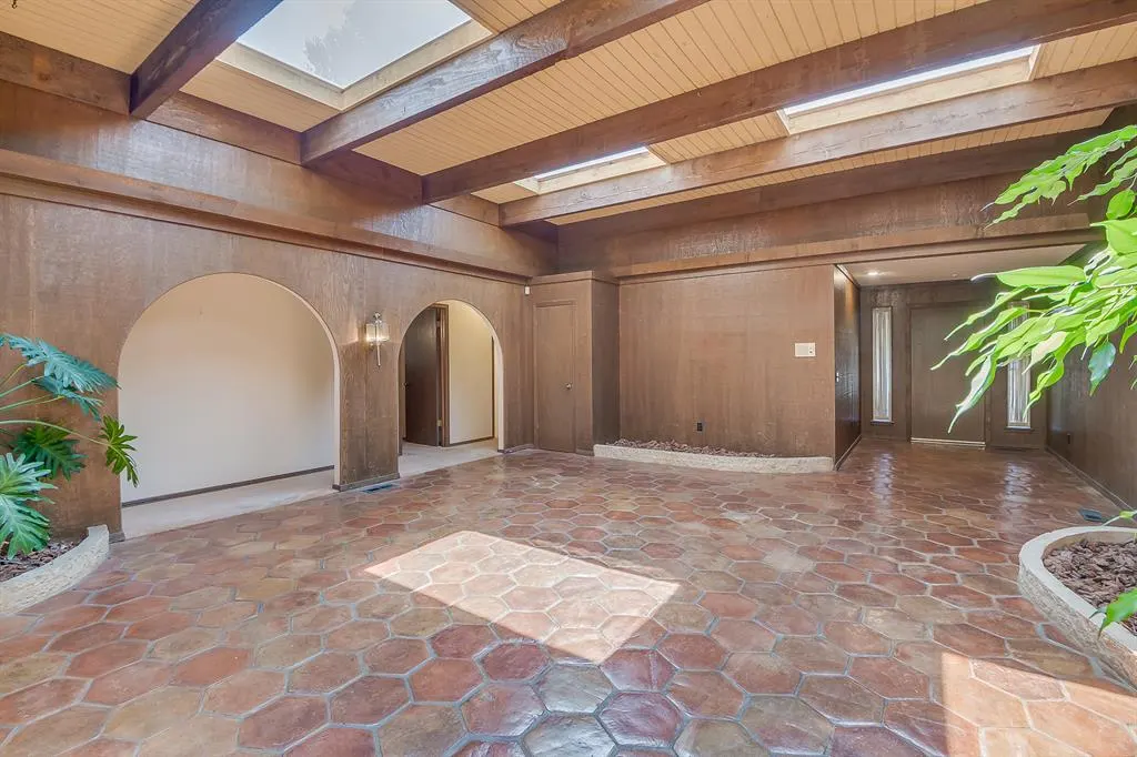 Photo 5 — 6109 Shaftsbury Road, Oklahoma City, OK 73132