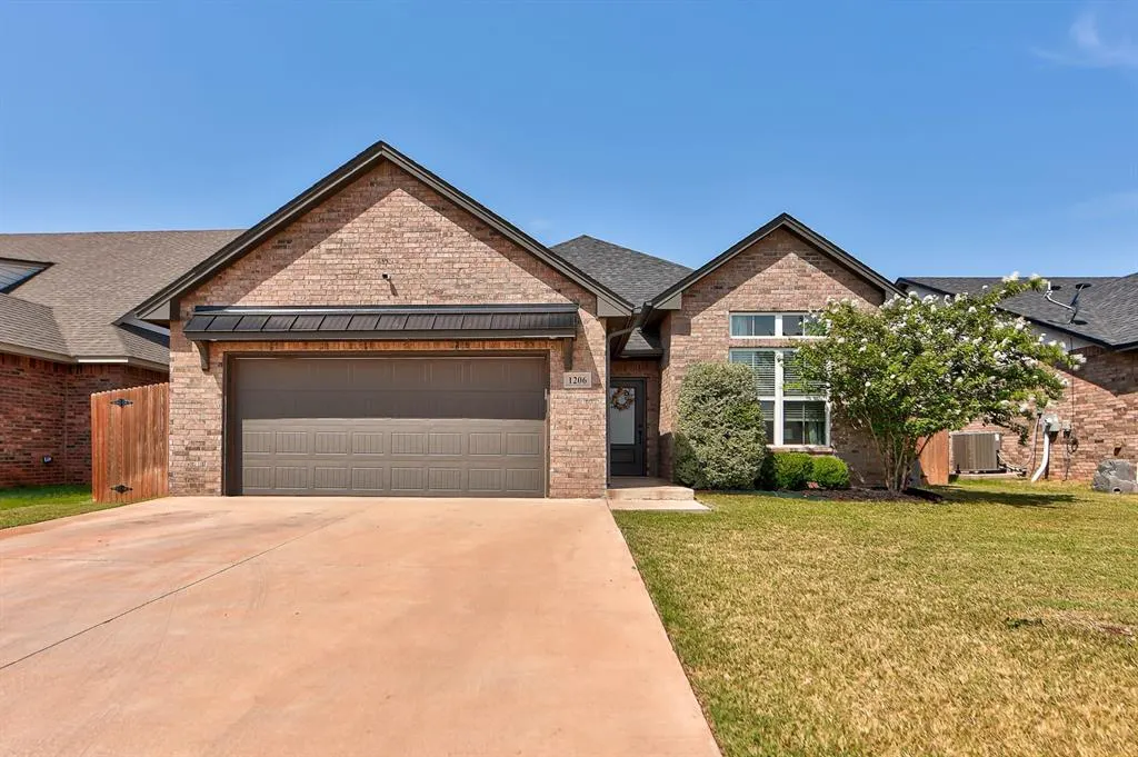 Front exterior — 1206 La Vista Lane, Kingfisher, OK 73750