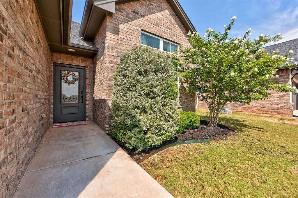 Photo 2 — 1206 La Vista Lane, Kingfisher, OK 73750
