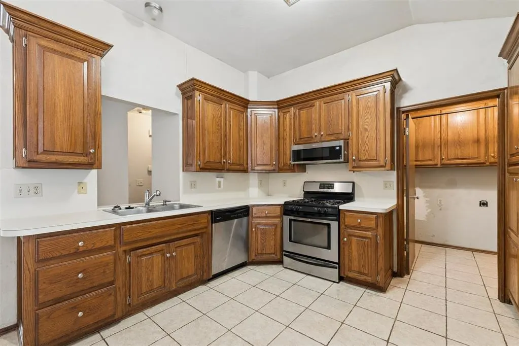 Photo 14 — 298 Harvest Hills Road, Harrah, OK 73045