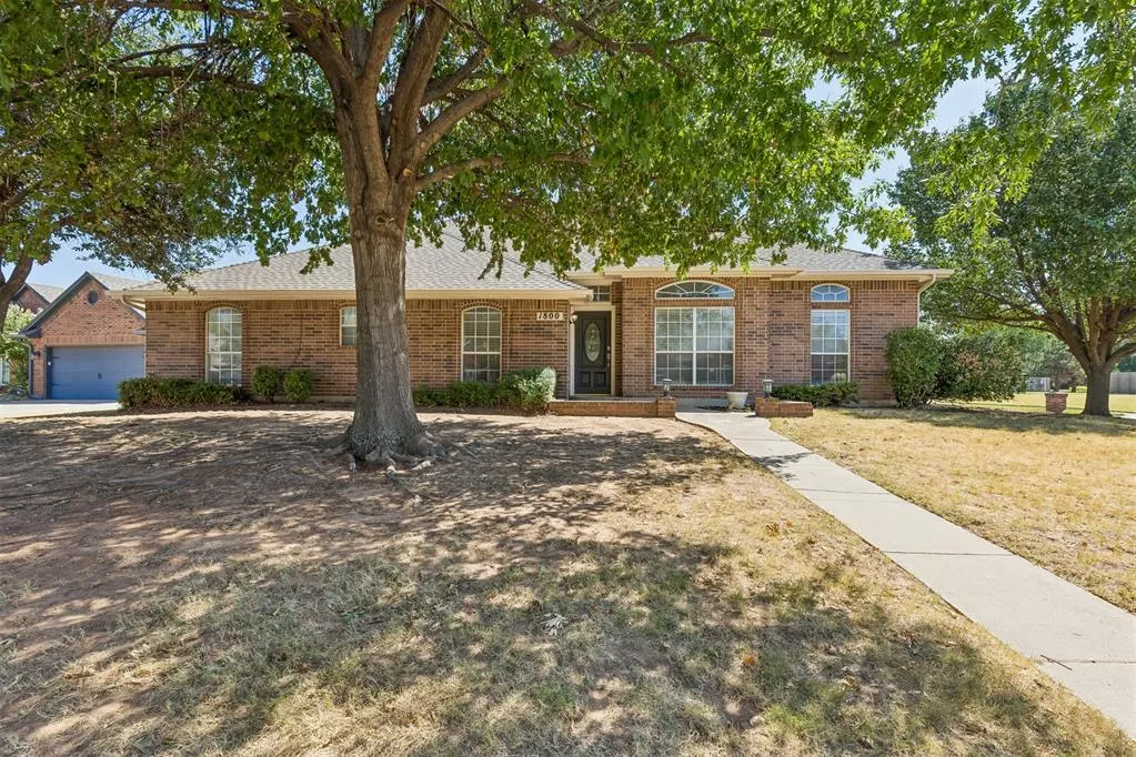 Front exterior — 1800 Coopers Hawk Court, Edmond, OK 73003