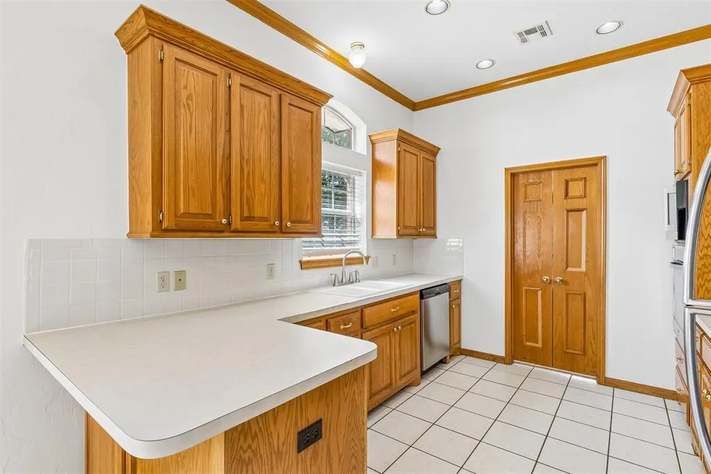 Photo 13 — 1800 Coopers Hawk Court, Edmond, OK 73003