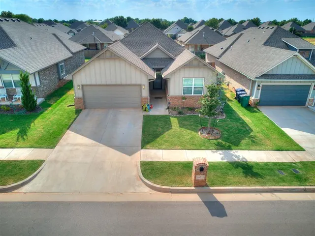 Photo 3 — 16213 Brenton Hills Avenue, Edmond, OK 73013