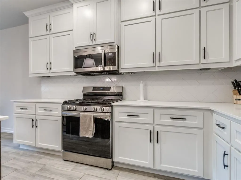 Photo 10 — 16213 Brenton Hills Avenue, Edmond, OK 73013