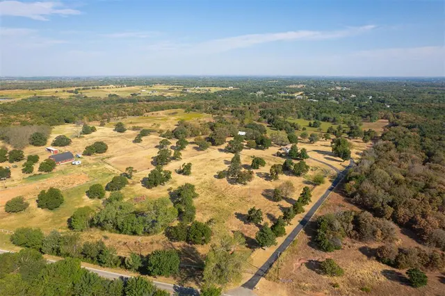 Photo 2 — 7525 Alameda Drive, Norman, OK 73026
