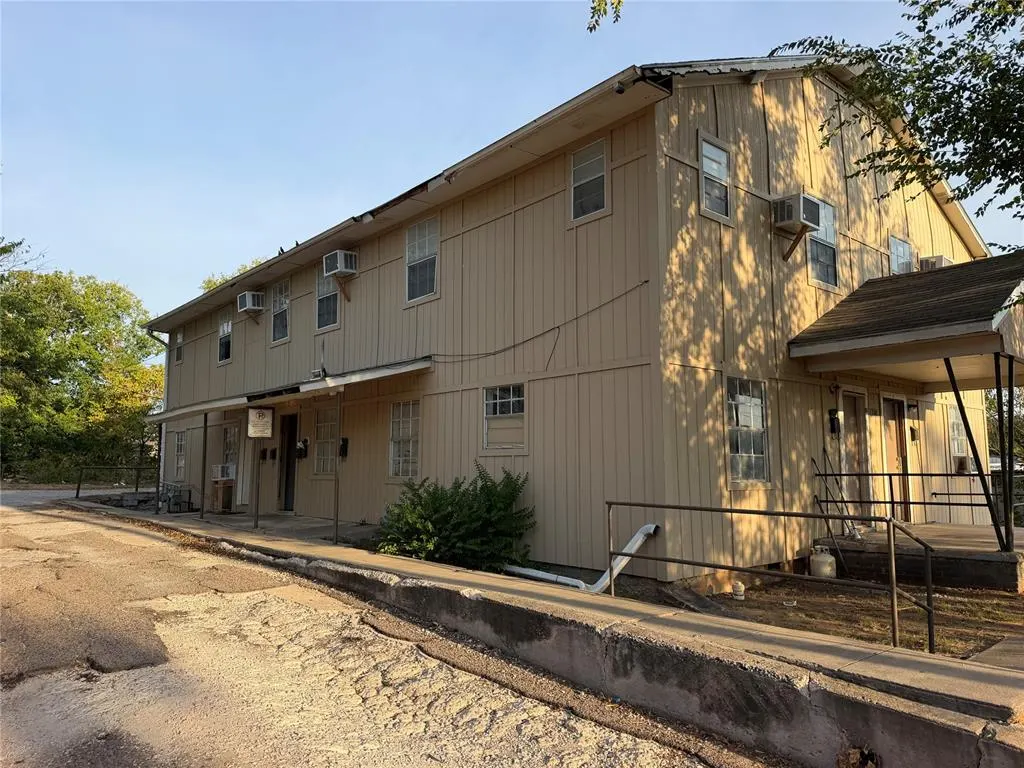 Photo 4 — 813 N University Street, Seminole, OK 74868