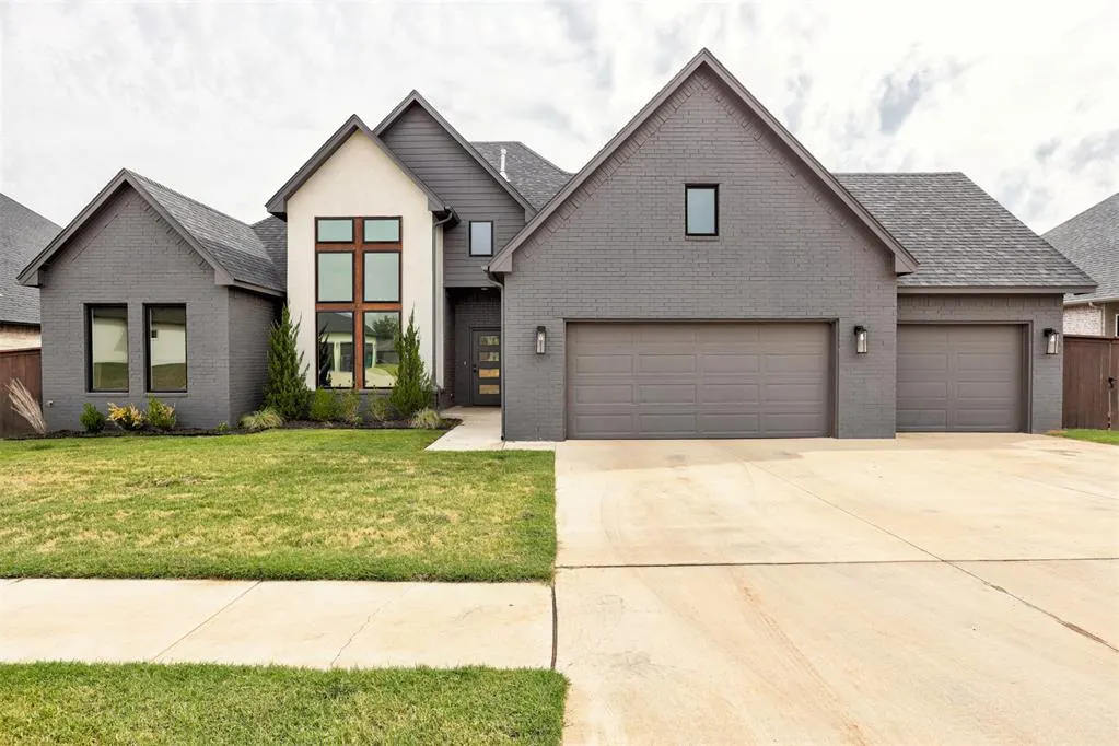 Front exterior — 10612 Blue Creek Drive, Yukon, OK 73099