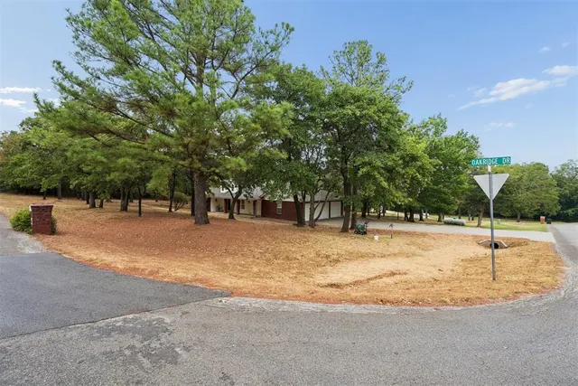 Photo 3 — 2117 E Oakridge Drive, Norman, OK 73026