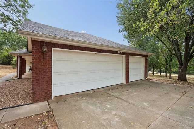 Photo 4 — 2117 E Oakridge Drive, Norman, OK 73026