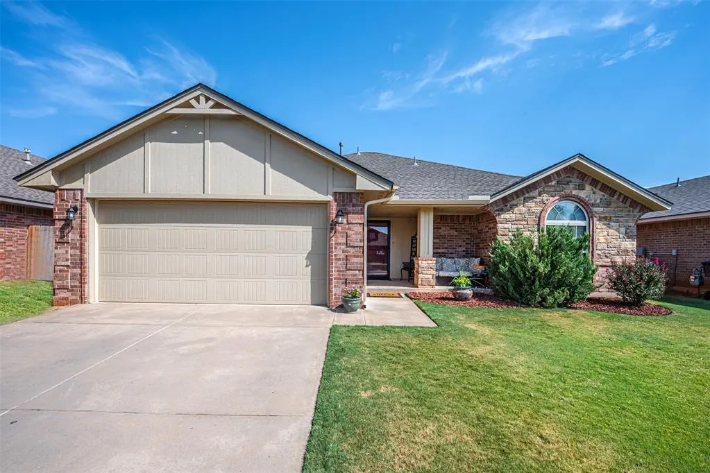 Photo 2 — 11625 SW 10th Street, Yukon, OK 73099