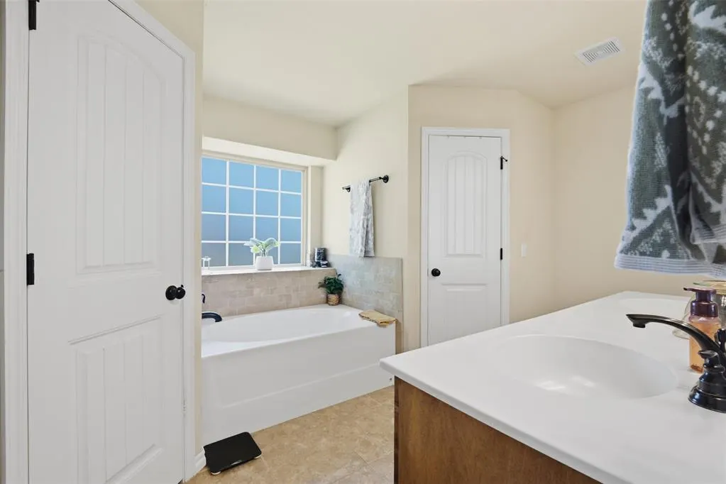 Photo 19 — 11625 SW 10th Street, Yukon, OK 73099