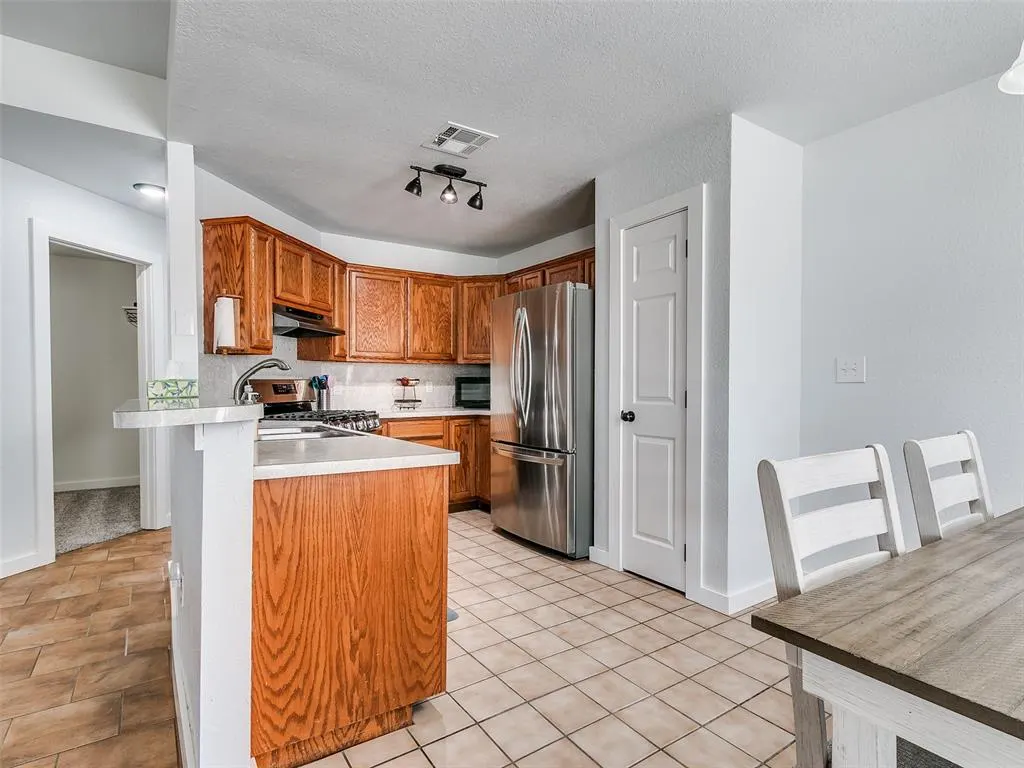 Photo 9 — 417 Blue Spruce Drive, Oklahoma City, OK 73130