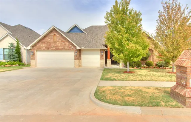 Photo 2 — 2424 Crystal Creek Drive, Yukon, OK 73099
