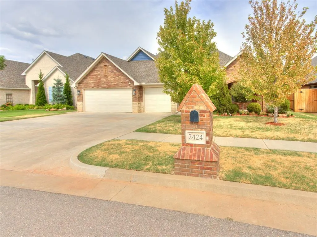 Photo 3 — 2424 Crystal Creek Drive, Yukon, OK 73099