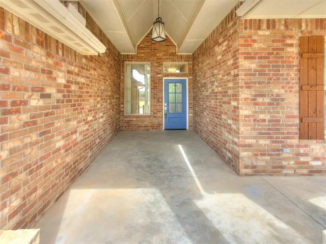 Photo 5 — 2424 Crystal Creek Drive, Yukon, OK 73099