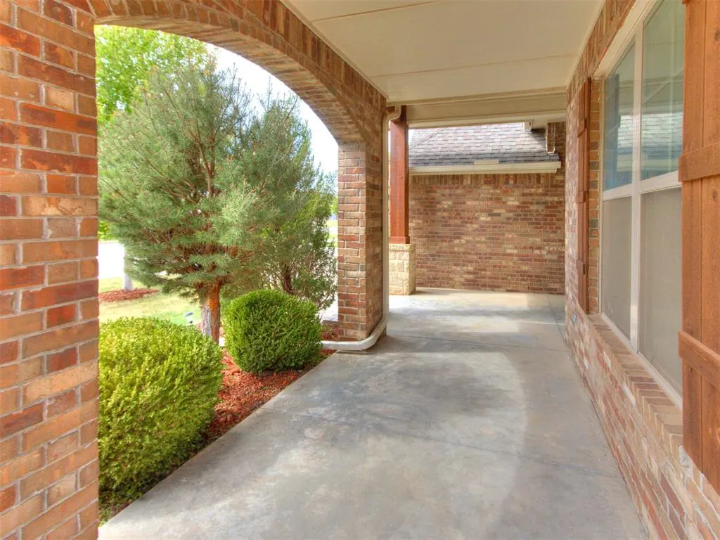 Photo 6 — 2424 Crystal Creek Drive, Yukon, OK 73099