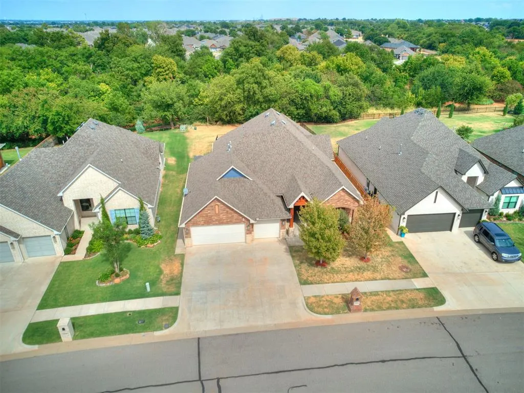 Photo 7 — 2424 Crystal Creek Drive, Yukon, OK 73099