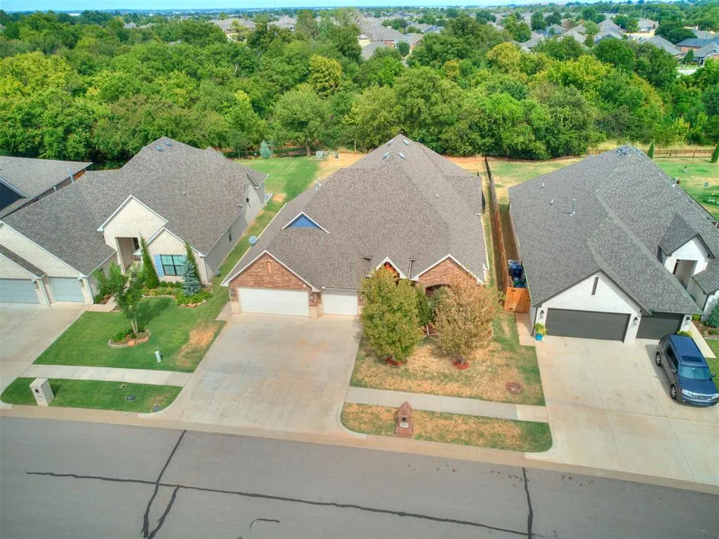 Photo 8 — 2424 Crystal Creek Drive, Yukon, OK 73099