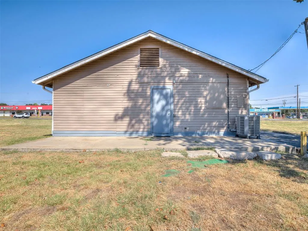 Photo 10 — 1725 N Macarthur Boulevard, Oklahoma City, OK 73127