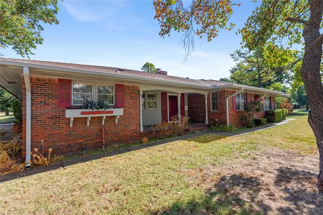 Photo 4 — 1609 Glenbrook Terrace, Nichols Hills, OK 73116
