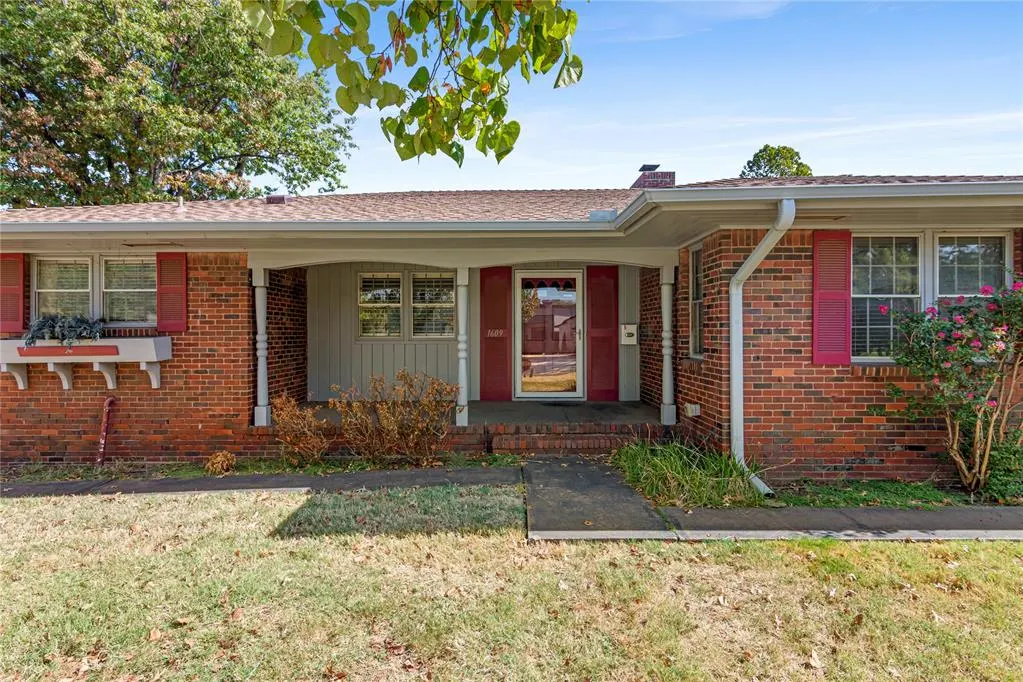 Photo 5 — 1609 Glenbrook Terrace, Nichols Hills, OK 73116