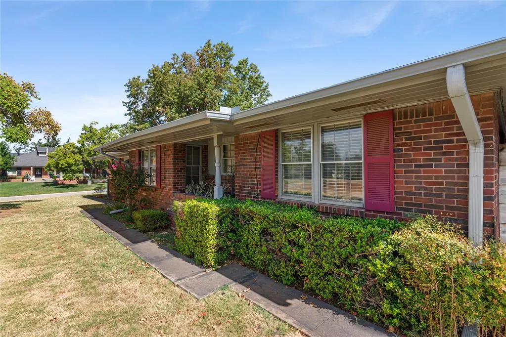 Photo 6 — 1609 Glenbrook Terrace, Nichols Hills, OK 73116