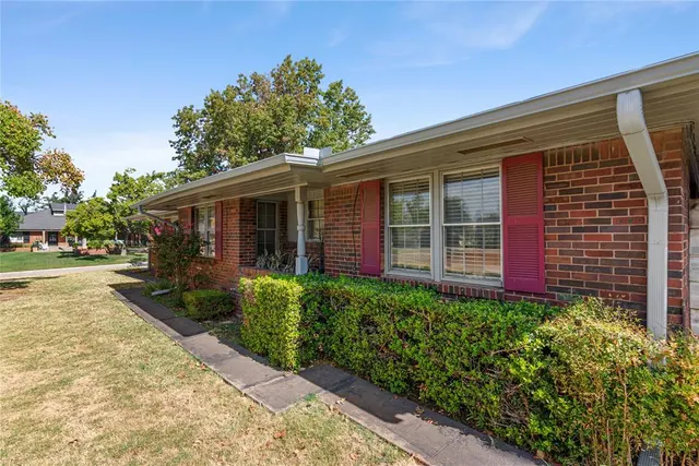 Photo 6 — 1609 Glenbrook Terrace, Nichols Hills, OK 73116