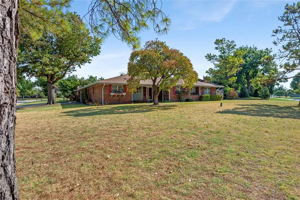 Photo 8 — 1609 Glenbrook Terrace, Nichols Hills, OK 73116