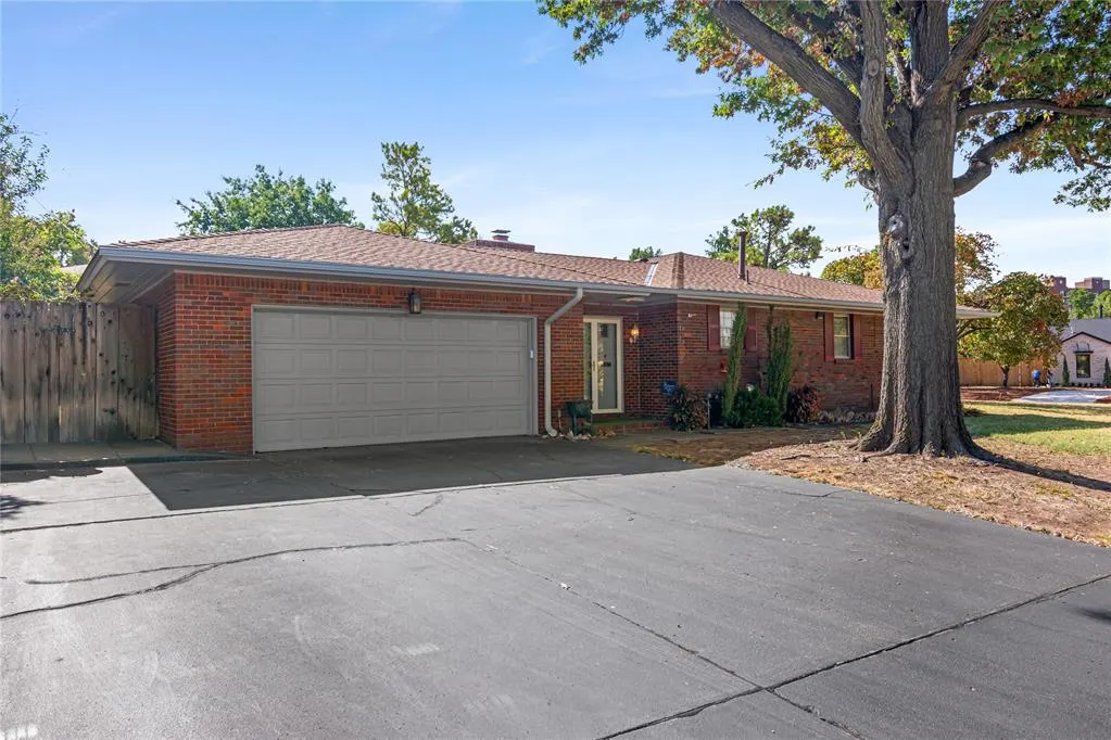 Photo 9 — 1609 Glenbrook Terrace, Nichols Hills, OK 73116